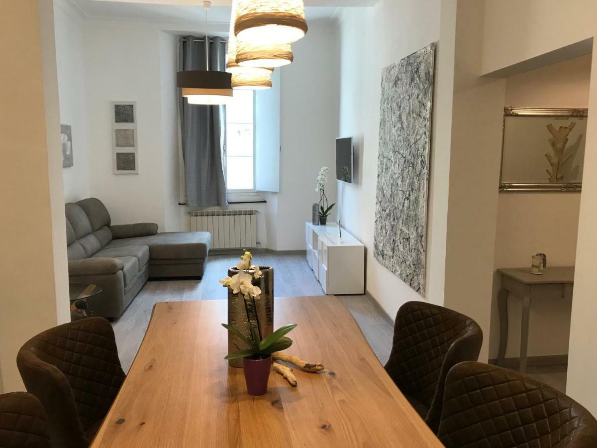 Lovely Apt Really Downtown - Free Private Parking Included! - Genoa Luaran gambar